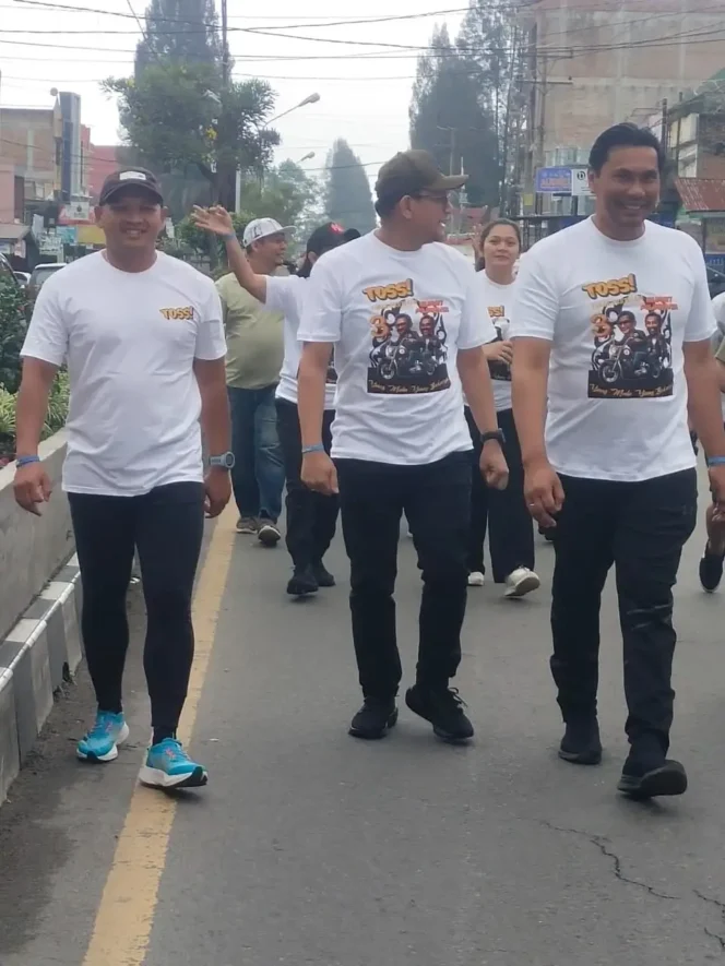 
					Jalan Santai, Yel-Yel TOSS Menggema di Kabanjahe