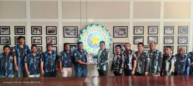 Maha Sendi Sembiring Milala secara resmi menerima mandat Ketua Dewan Pimpinan Daerah (DPD) Kabupaten Karo, Rabu (30/04/2025) di gedung Kantor DPP Sumatera Utara