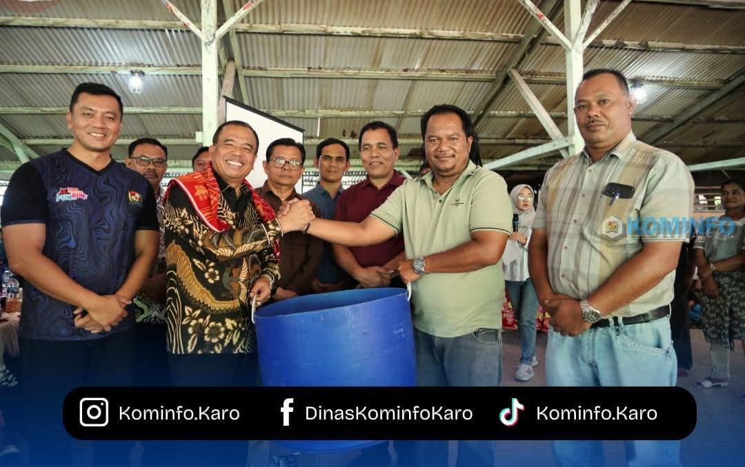 Wujudkan Semangat Kebersamaan, Bupati Karo Pimpin Gotong Royong dan Sambang Warga di Desa Cinta Rakyat
